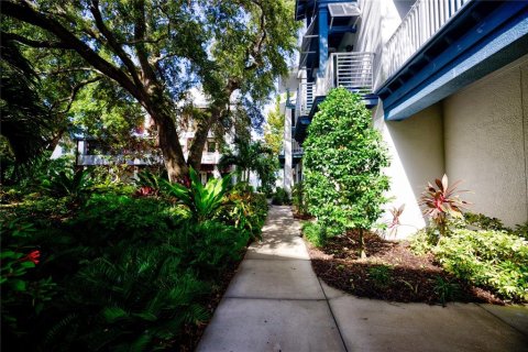 Townhouse in Dunedin, Florida 2 bedrooms, 149.57 sq.m. № 1366644 - photo 8