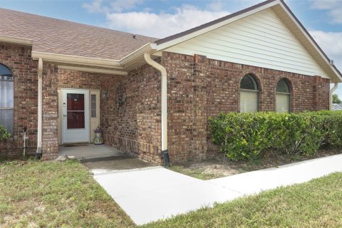 House in Deltona, Florida 4 bedrooms, 271.18 sq.m. № 1334451 - photo 2