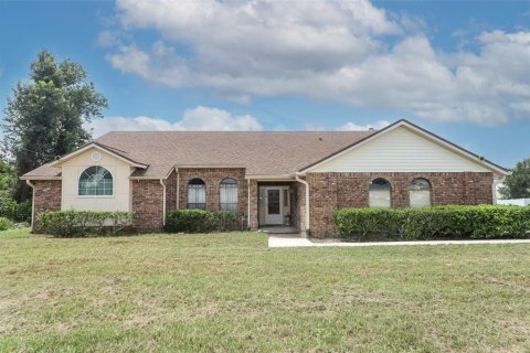 House in Deltona, Florida 4 bedrooms, 271.18 sq.m. № 1334451 - photo 1