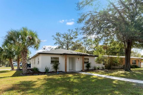 House in Tampa, Florida 4 bedrooms, 140.84 sq.m. № 1426851 - photo 3