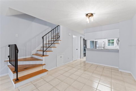 Townhouse in Temple Terrace, Florida 2 bedrooms, 111.48 sq.m. № 1366104 - photo 6