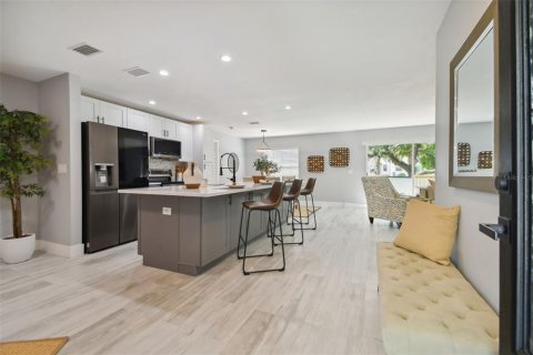 Casa en venta en Tampa, Florida, 4 dormitorios, 152.36 m2 № 1313617 - foto 8