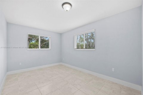 Villa ou maison à louer à Miami, Floride: 3 chambres, 223.15 m2 № 1364931 - photo 15