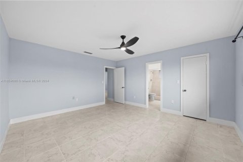 Villa ou maison à louer à Miami, Floride: 3 chambres, 223.15 m2 № 1364931 - photo 11