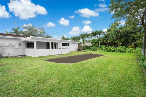 House in Miami, Florida 3 bedrooms, 223.15 sq.m. № 1364931 - photo 23