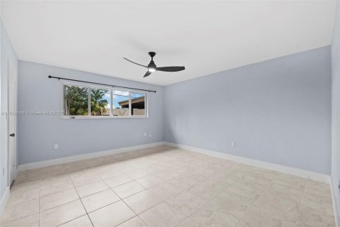 Casa en alquiler en Miami, Florida, 3 dormitorios, 223.15 m2 № 1364931 - foto 10