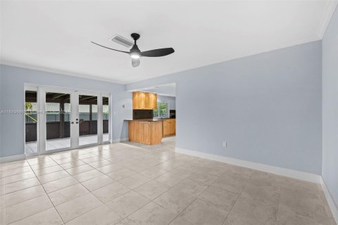 House in Miami, Florida 3 bedrooms, 223.15 sq.m. № 1364931 - photo 8