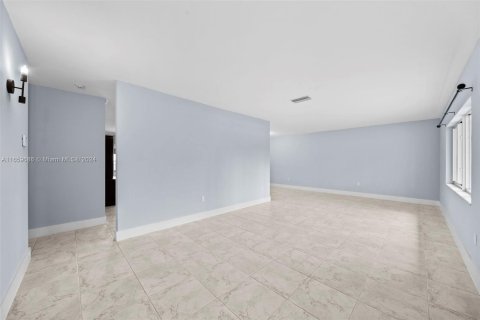 Villa ou maison à louer à Miami, Floride: 3 chambres, 223.15 m2 № 1364931 - photo 2