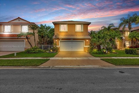 Villa ou maison à vendre à Pembroke Pines, Floride: 5 chambres, 232.72 m2 № 1364969 - photo 1