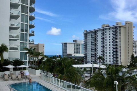 Copropriété à vendre à Fort Lauderdale, Floride: 2 chambres, 119.29 m2 № 1410514 - photo 15