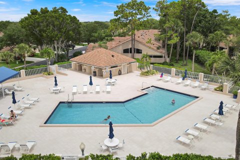 Condo in Palm Beach Gardens, Florida, 2 bedrooms  № 1229093 - photo 1