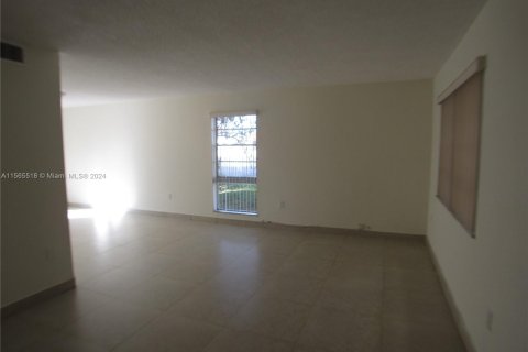 Condo in Sweetwater, Florida, 3 bedrooms  № 1101811 - photo 6