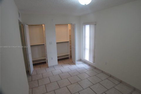 Condo in Sweetwater, Florida, 3 bedrooms  № 1101811 - photo 21