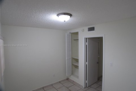 Condo in Sweetwater, Florida, 3 bedrooms  № 1101811 - photo 24