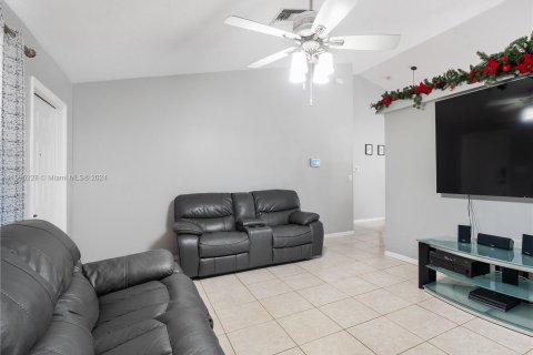 House in Port St. Lucie, Florida 3 bedrooms, 140.28 sq.m. № 1188055 - photo 9