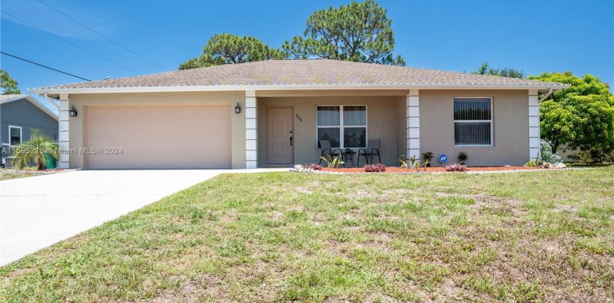 House in Port St. Lucie, Florida 3 bedrooms, 140.28 sq.m. № 1188055