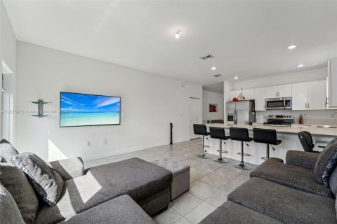 Casa en venta en Miami, Florida, 4 dormitorios, 173.73 m2 № 1399068 - foto 5