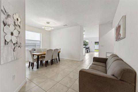 Casa en venta en Miami, Florida, 4 dormitorios, 173.73 m2 № 1399068 - foto 4