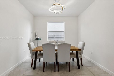 Casa en venta en Miami, Florida, 4 dormitorios, 173.73 m2 № 1399068 - foto 3