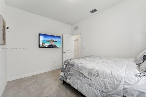 Casa en venta en Miami, Florida, 4 dormitorios, 173.73 m2 № 1399068 - foto 9