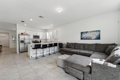 Casa en venta en Miami, Florida, 4 dormitorios, 173.73 m2 № 1399068 - foto 6