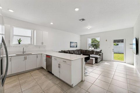 Casa en venta en Miami, Florida, 4 dormitorios, 173.73 m2 № 1399068 - foto 7