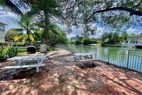 Condo in Miami Beach, Florida, 1 bedroom  № 1399067 - photo 13