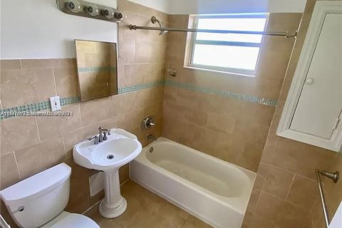 Condo in Miami Beach, Florida, 1 bedroom  № 1399067 - photo 6