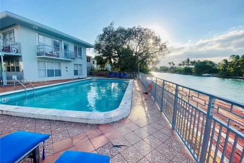 Condo in Miami Beach, Florida, 1 bedroom  № 1399067 - photo 3