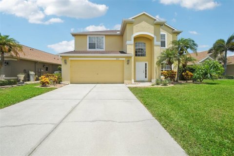 House in Holiday, Florida 4 bedrooms, 222.5 sq.m. № 1273193 - photo 1