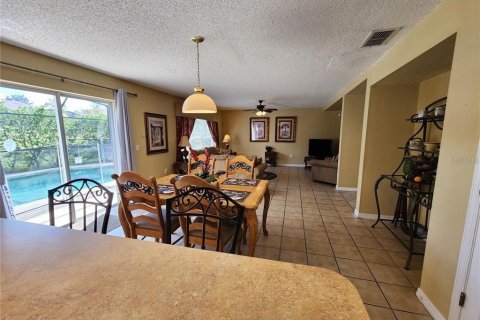 House in Davenport, Florida 5 bedrooms, 285.67 sq.m. № 1273205 - photo 25