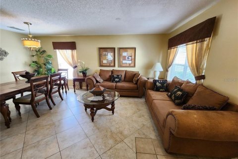 House in Davenport, Florida 5 bedrooms, 285.67 sq.m. № 1273205 - photo 4