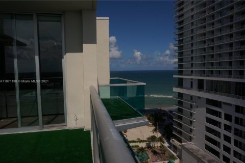 Condominio en alquiler en Hollywood, Florida, 3 dormitorios, 189.24 m2 № 9920 - foto 13