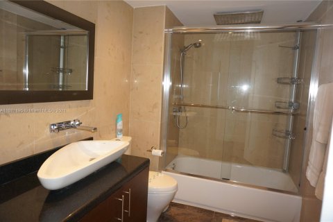 Condo in Hollywood, Florida, 3 bedrooms  № 9920 - photo 30