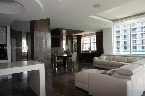 Condominio en alquiler en Hollywood, Florida, 3 dormitorios, 189.24 m2 № 9920 - foto 2