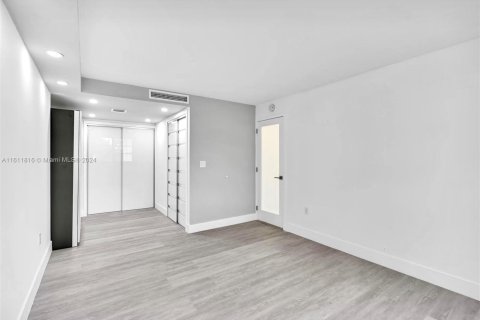 Condominio en venta en North Miami Beach, Florida, 1 dormitorio № 1368668 - foto 14