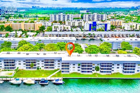 Condominio en venta en North Miami Beach, Florida, 1 dormitorio № 1368668 - foto 24