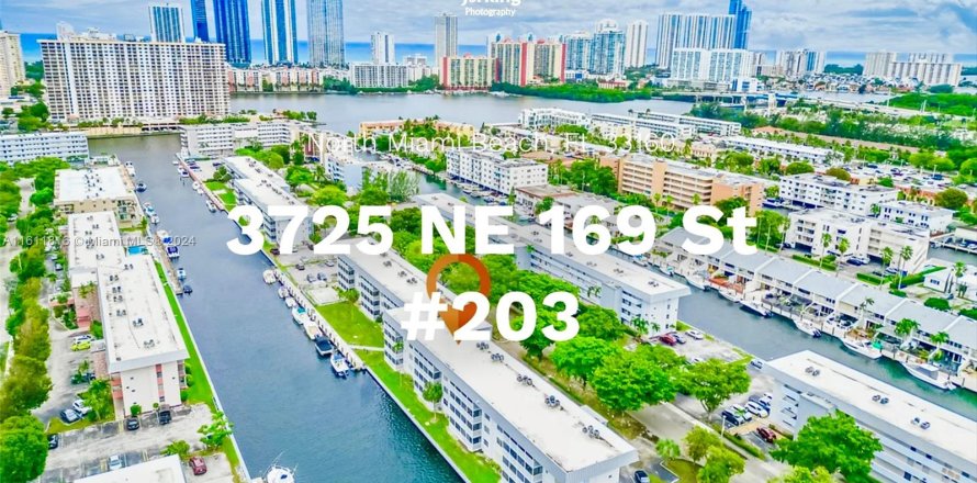 Estudio en el Condominio en North Miami Beach, Florida  № 1368668