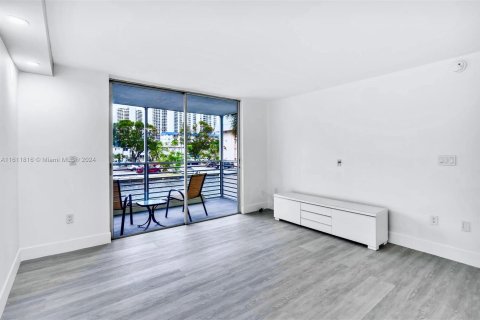 Condominio en venta en North Miami Beach, Florida, 1 dormitorio № 1368668 - foto 5