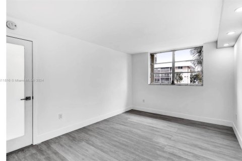 Condominio en venta en North Miami Beach, Florida, 1 dormitorio № 1368668 - foto 15