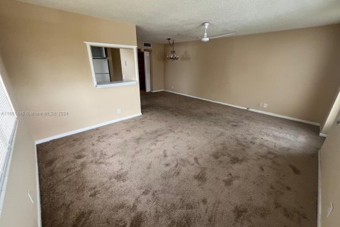 Condo in West Palm Beach, Florida, 1 bedroom  № 1368667 - photo 28