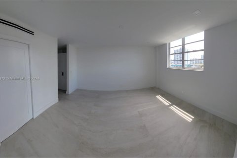 Condo in Sunny Isles Beach, Florida, 1 bedroom  № 1367523 - photo 15