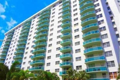 Condo in Sunny Isles Beach, Florida, 1 bedroom  № 1367523 - photo 3