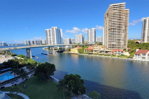 Condominio en venta en Sunny Isles Beach, Florida, 1 dormitorio, 92.9 m2 № 1367523 - foto 11