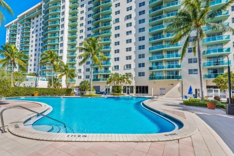 Condominio en venta en Sunny Isles Beach, Florida, 1 dormitorio, 92.9 m2 № 1367523 - foto 4