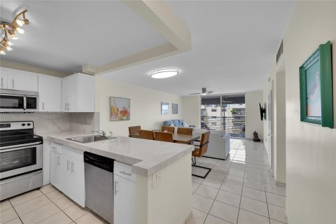 Copropriété à louer à North Miami Beach, Floride: 2 chambres, 103.12 m2 № 1367565 - photo 5