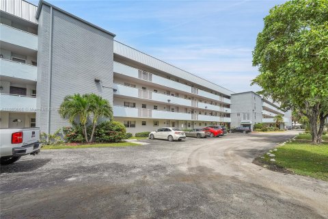 Copropriété à louer à North Miami Beach, Floride: 2 chambres, 103.12 m2 № 1367565 - photo 27