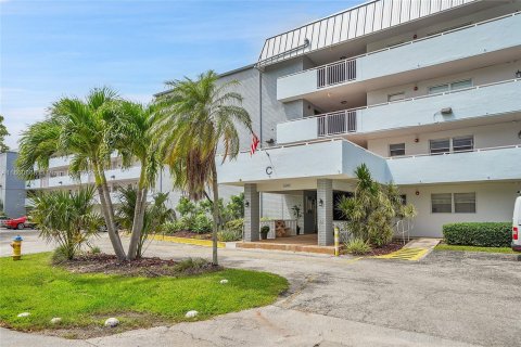 Condo in North Miami Beach, Florida, 2 bedrooms  № 1367565 - photo 28