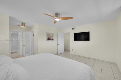 Condo in North Miami Beach, Florida, 2 bedrooms  № 1367565 - photo 14