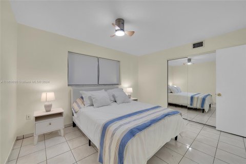 Copropriété à louer à North Miami Beach, Floride: 2 chambres, 103.12 m2 № 1367565 - photo 21